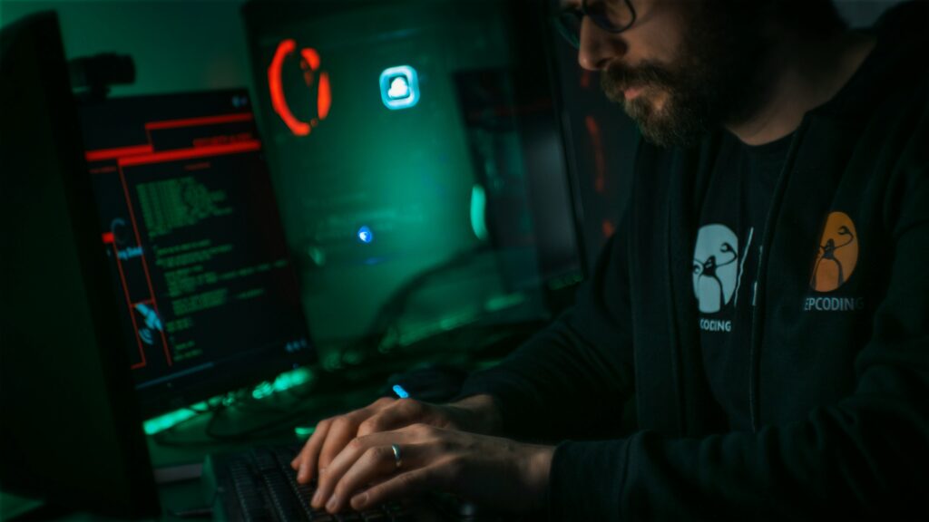 Droven IO Cybersecurity Updates explaining cybersecurity trends, online risks, and best practices.
