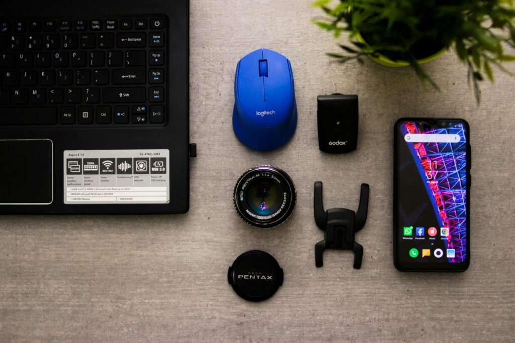 Droven.io New Gadgets 2025 covering AI-powered devices, Edge AI gadgets, wearable technology, smart electronics, and connected products.