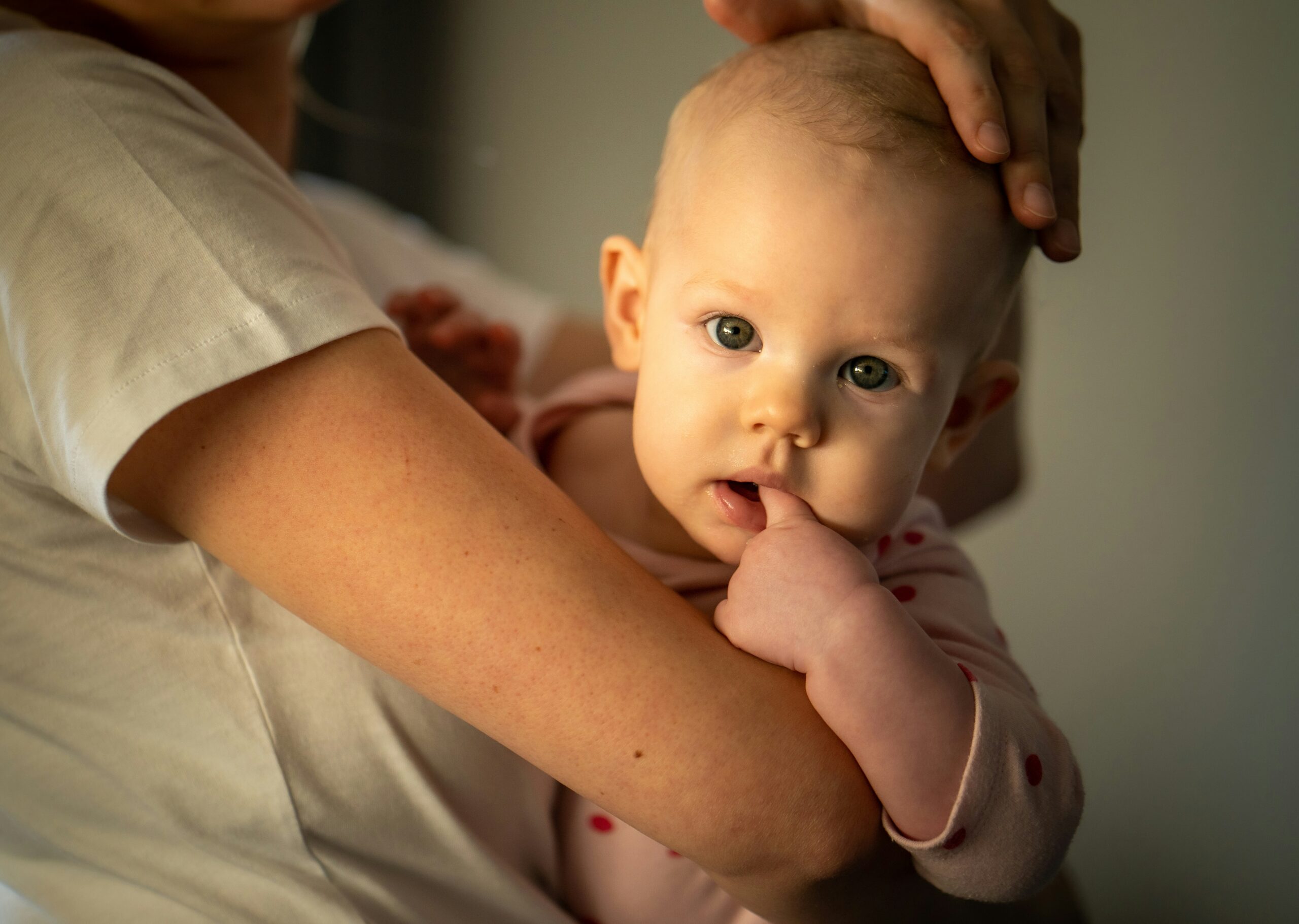 Baby Holding IUD featuring viral pregnancy photos, IUD effectiveness, pregnancy risks, medical facts, and common misconceptions.