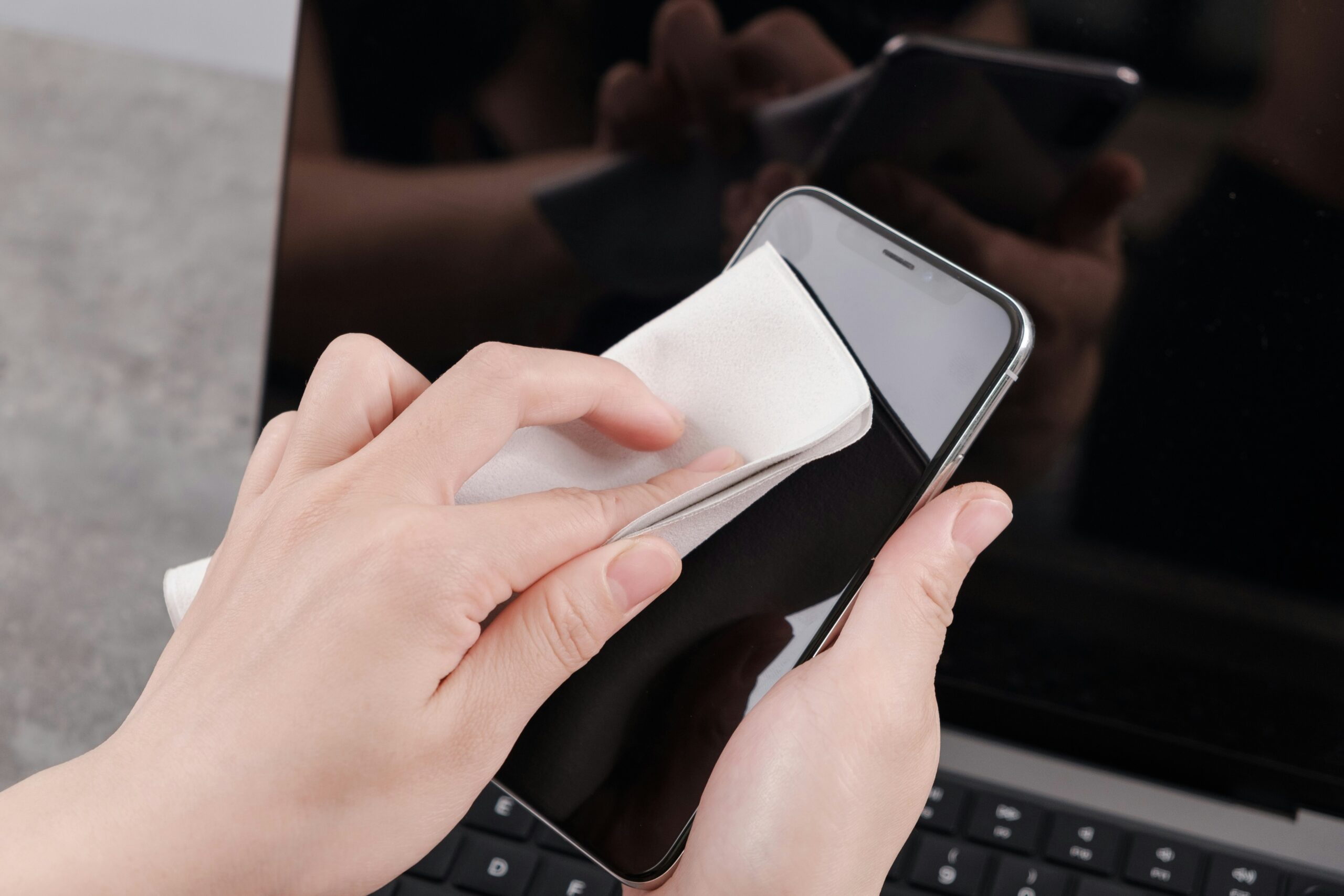 How to Get Air Bubbles Out of Screen Protector: 10 Proven Fixes That Actually Work