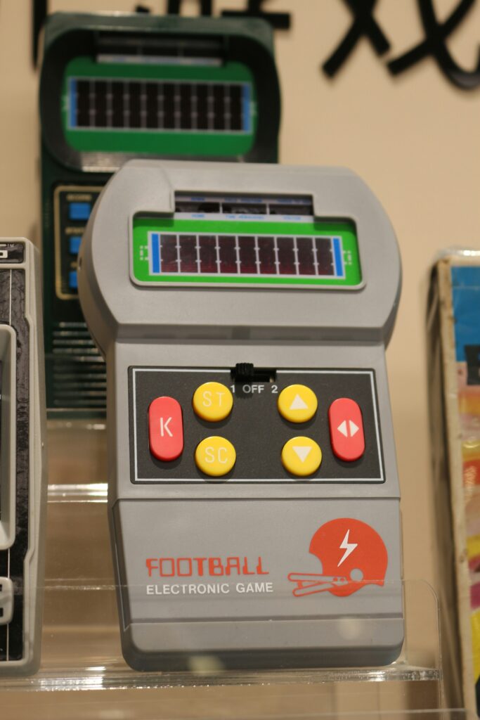 Retro Bowl 3kh0 guide to browser football gaming, retro visuals, team management, gameplay features, and football strategy.
