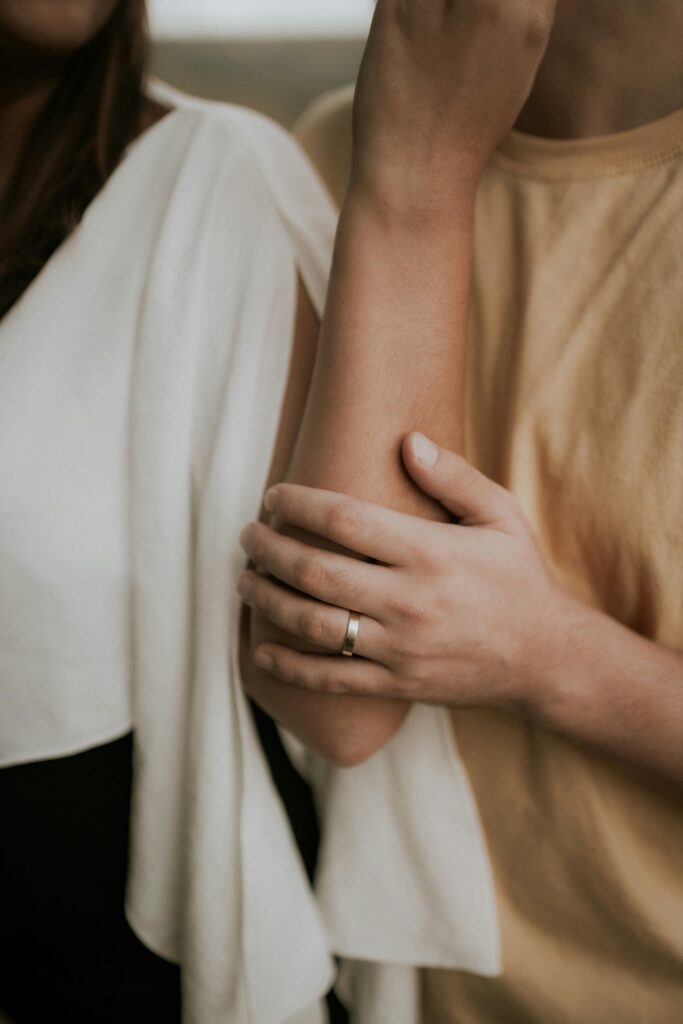 Why Does My Arm Hurt When I Sneeze? guide to nerve irritation, muscle tension, cervical problems, shoulder pain, referred pain, and medical warning signs.