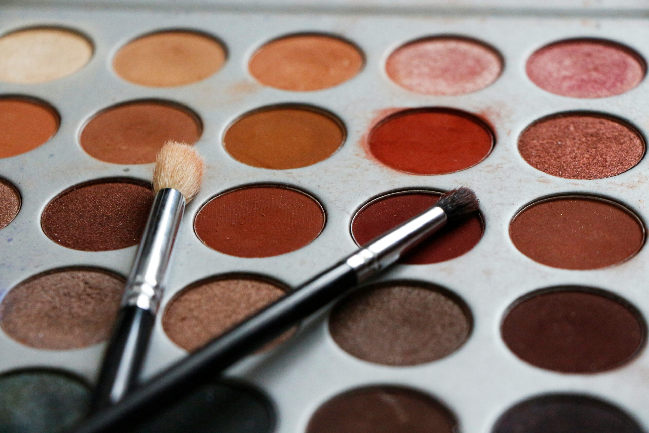 How to Fix Broken Eyeshadow and Restore a Cracked Palette