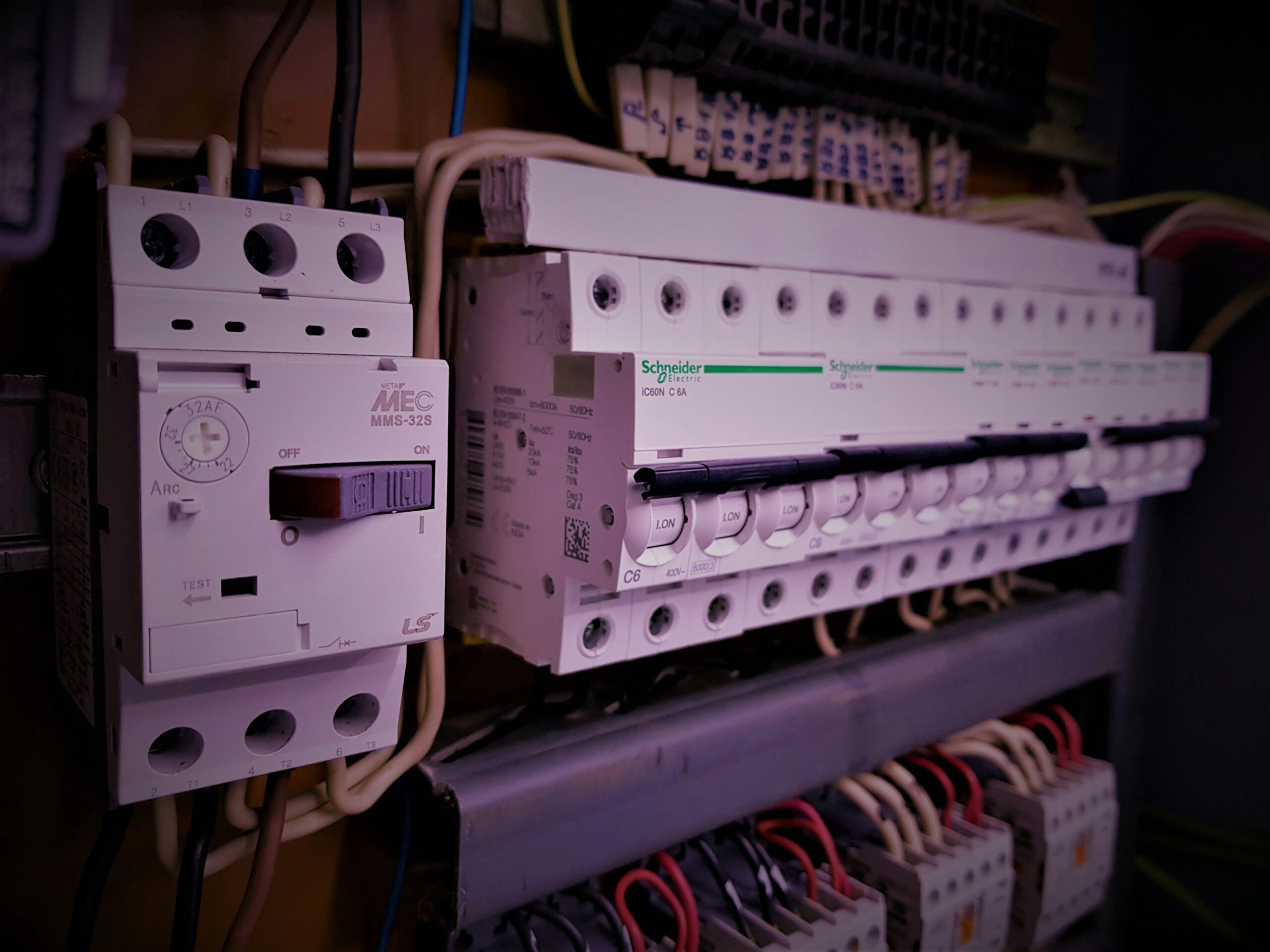 How to Fix a Tripped Breaker: 7 Safe Steps to Restore Power