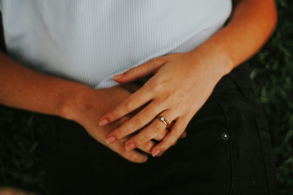 Signs of Leaking Amniotic Fluid vs. Discharge guide to pregnancy fluid changes, normal discharge, leakage signs, appearance, and medical care.