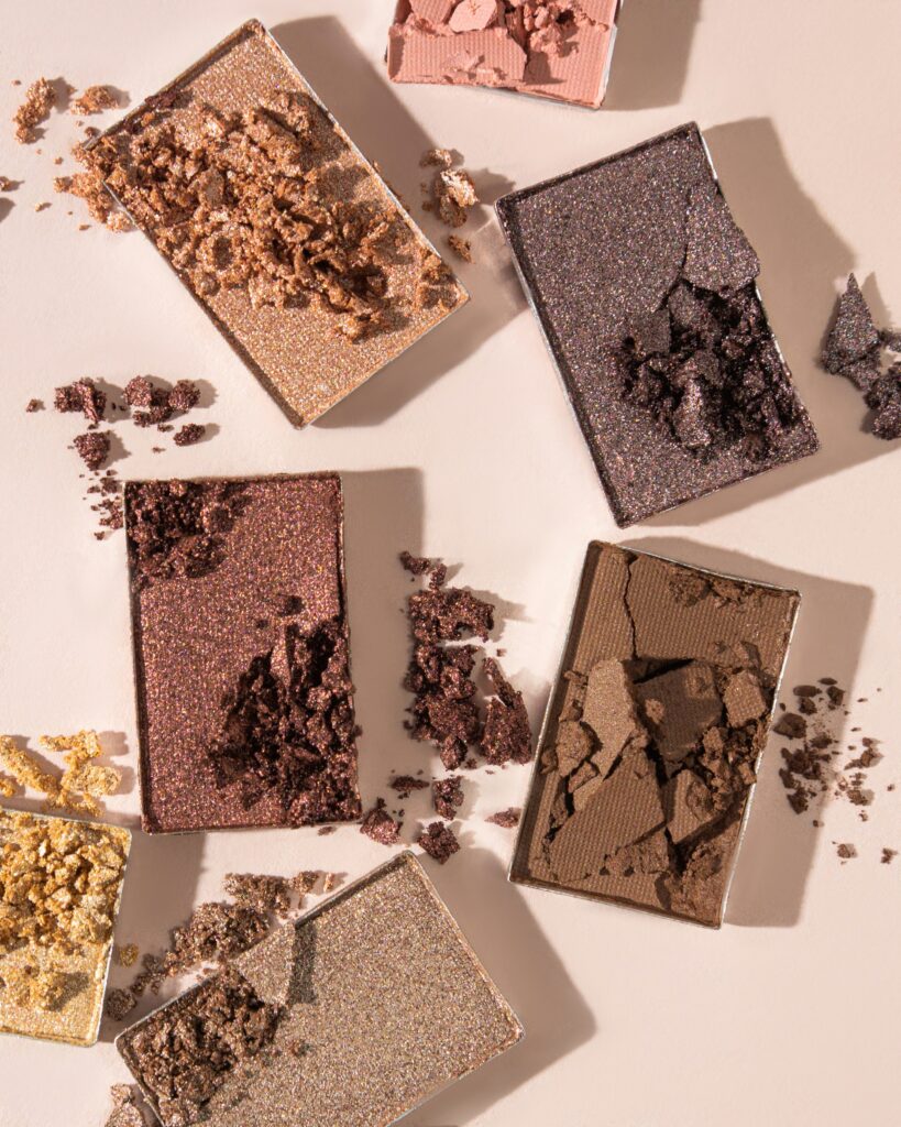 How to Fix Broken Eyeshadow guide to repairing cracked powder, restoring palettes, pressing makeup, and extending product use.