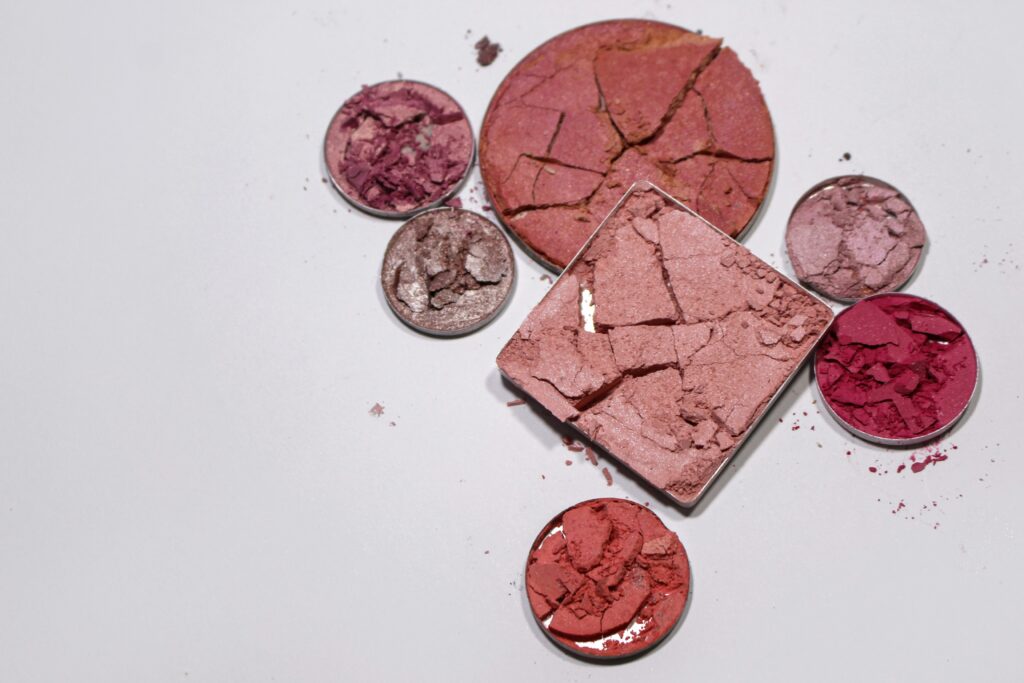 How to Fix Broken Eyeshadow covering shattered powder, cracked palettes, reshaping, repair methods, and makeup care.