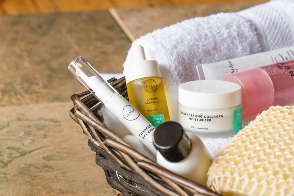 Clinique Healthy Skin Routine Mini 3-Step Kit covering cleansing, exfoliation, moisturizing, product application, and skincare routine.